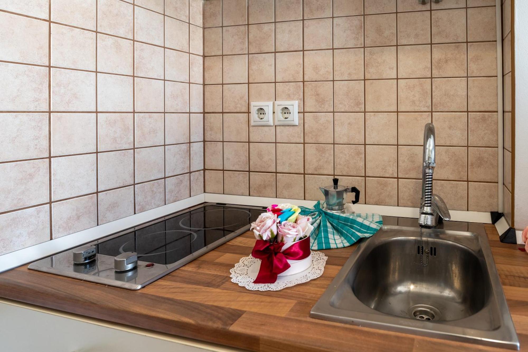 Central - Bright - Calm Studio For Solo Travellers Budapest Esterno foto
